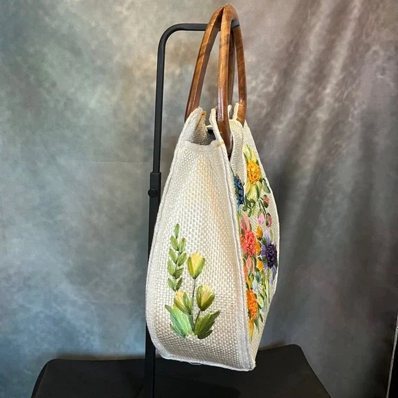 Unique Vintage Woven Straw Tote Bag Wooden Handles Embroidered Floral Design - Picture 2 of 11